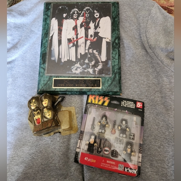 KISS World Tour Memorabilia Set - Picture 2 of 7